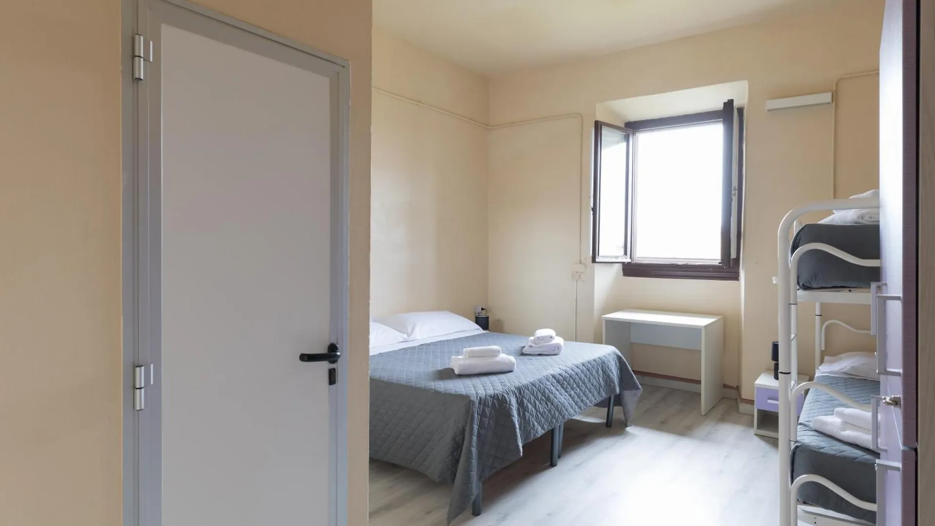Hotel & Hostel 7 Florence