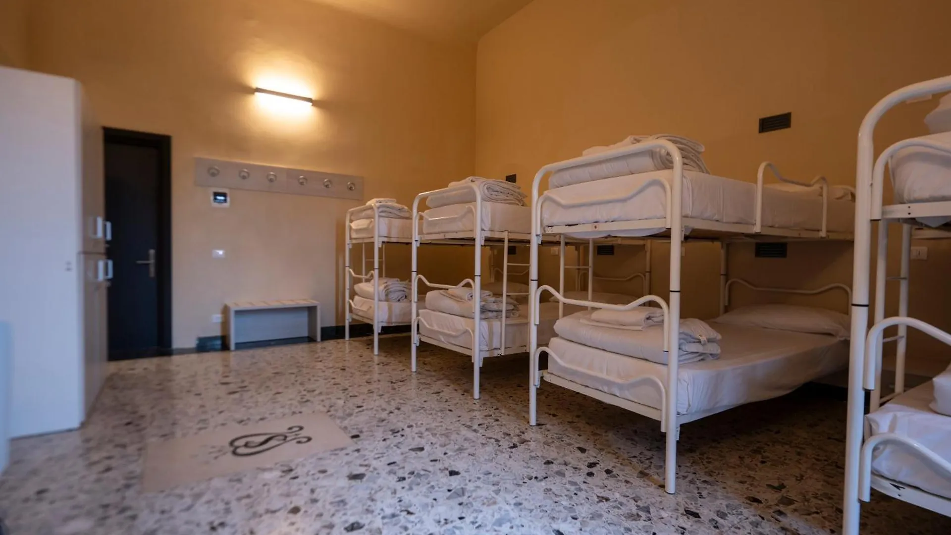 Hotel & Hostel 7 Florens